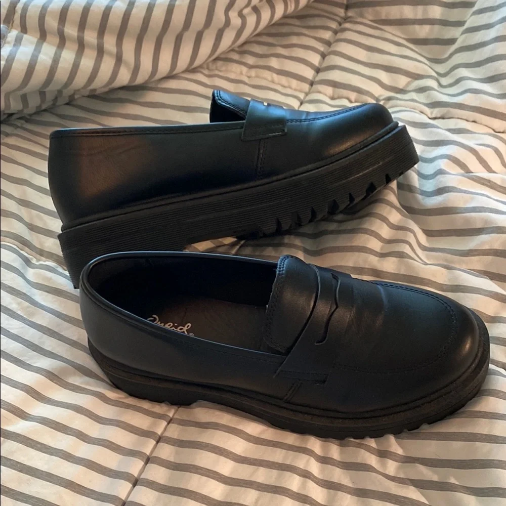 Qupid Black Loafers Timeless Slip-On Design - Picture 1 of 6